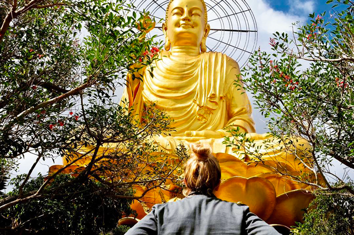 Bức tượng Phật Thích Ca tại Thiền viện Vạn Hạnh